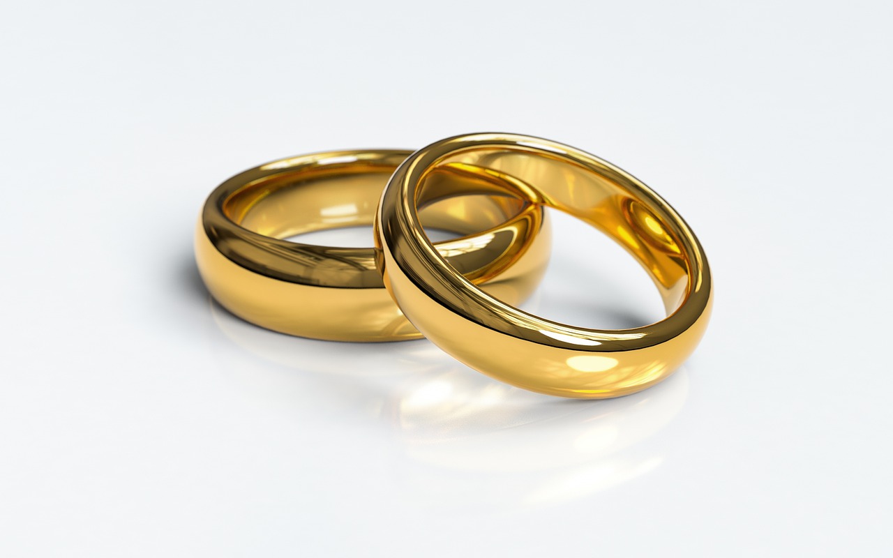 wedding rings, engagement rings, marriage-3611277.jpg